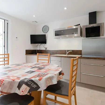 T3 Climatise, Renove Avec Gout, A 150m De La Plage, Avec Terrasse Et Equipements Complets - Fr-1-409-204 Fleury (Aude)