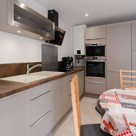 T3 Climatise, Renove Avec Gout, A 150m De La Plage, Avec Terrasse Et Equipements Complets - Fr-1-409-204 Daire