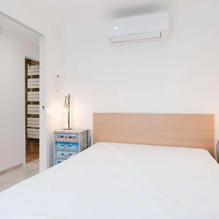 T3 Climatise, Renove Avec Gout, A 150m De La Plage, Avec Terrasse Et Equipements Complets - Fr-1-409-204 *