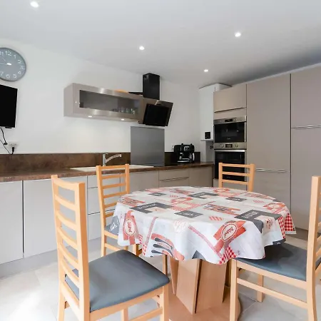 Apartmán T3 Climatise, Renove Avec Gout, A 150m De La Plage, Avec Terrasse Et Equipements Complets - Fr-1-409-204 *