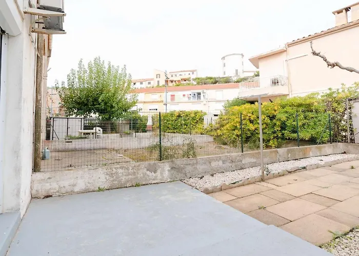 T3 Climatisé, Rénové Avec Goût, à 150m De La Plage, Avec Terrasse Et équipements Complets - Fr-1-409-204 Appartamento