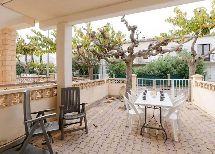 T3 Climatisé, Rénové Avec Goût, à 150m De La Plage, Avec Terrasse Et équipements Complets - Fr-1-409-204